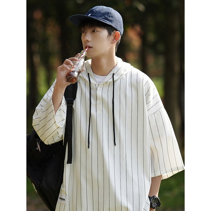 남자오버핏후드티 셔츠 남성 여름 신작 후드 반팔 트렌디 루즈 얇은 섹션 스트라이프 5부 소매 대형