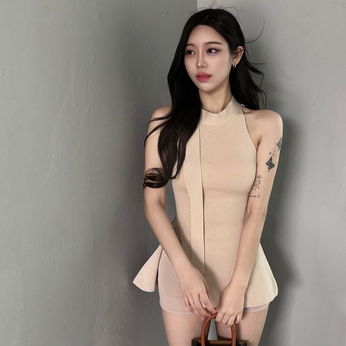VANANA2 여성 홀터넥 플레어 리본 나시 니트