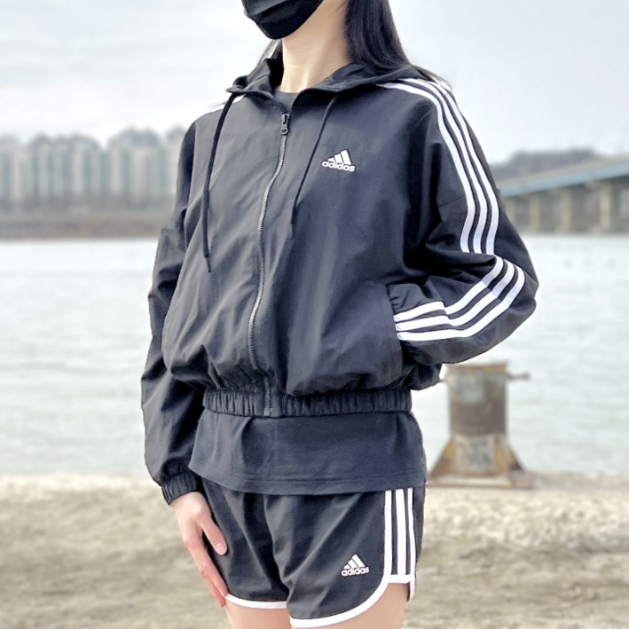 아디다스 CR2218 여성 바람막이 점퍼 크롭 자켓 윈드브레이커 봄 경량 윈드러너 보조가방 포함
