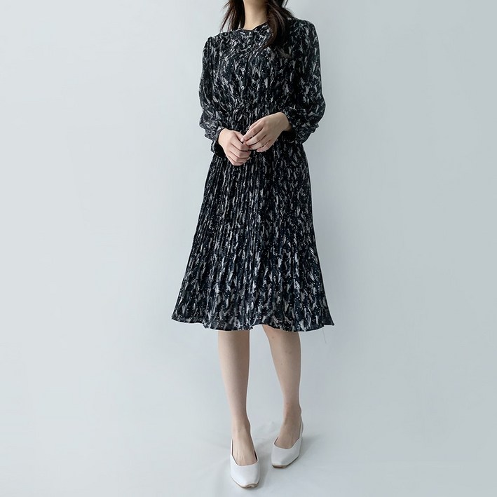 [허리밴딩] 데이지클로젯 니드 패턴 버튼 긴팔 플리츠 롱원피스 / 봄 가을 간절기 주름 오버핏 원피스 루즈핏 쉬폰 나들이룩 시폰 A라인 플레어핏