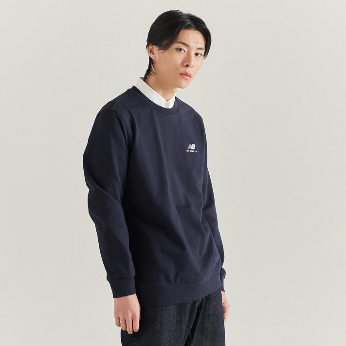 뉴발란스 UNI 베이직 스몰로고 STANDARD FIT 맨투맨 NBNCD1101 뉴발란스 UNI 베이직 스몰로고 STANDARD FIT 맨투맨 NBNCD1101
