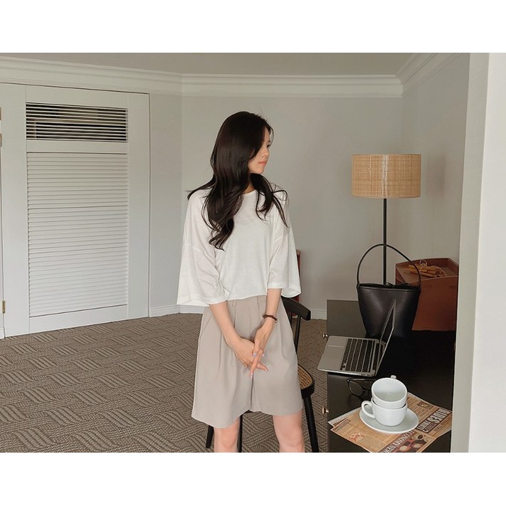 리리앤코 모닌크 스판 라운드넥 트임 반팔 티셔츠