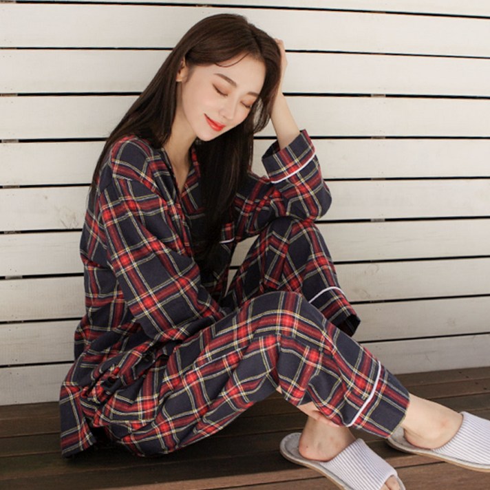 어나더디 커플용 네이비 체크 잠옷 세트