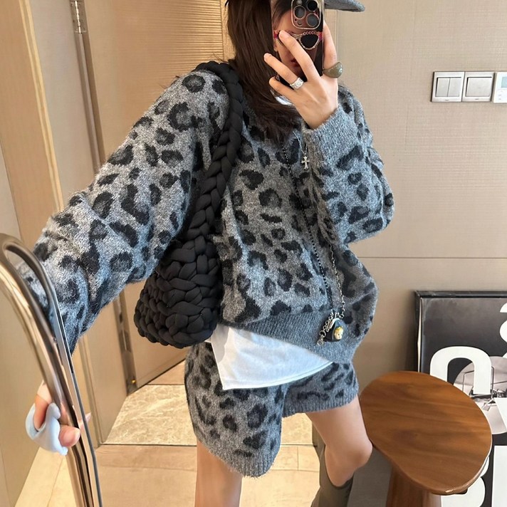 THEIVER 레오파드 기모 맨투맨 니트 여성 오버핏 호피 스웨트셔츠 겨울용