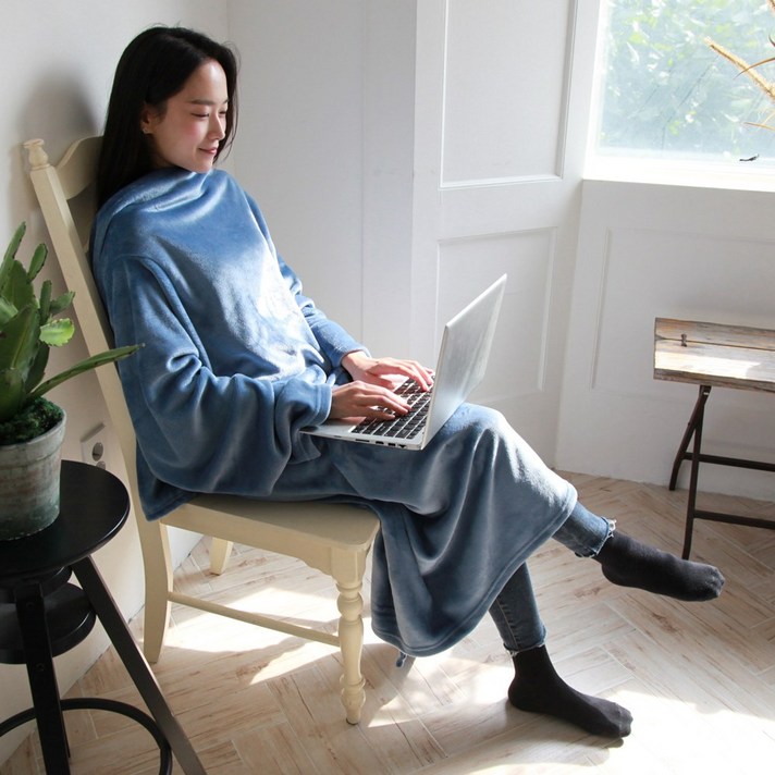 서울물산 프리미엄극세사 대형 입는소매담요-휴대용, 블루