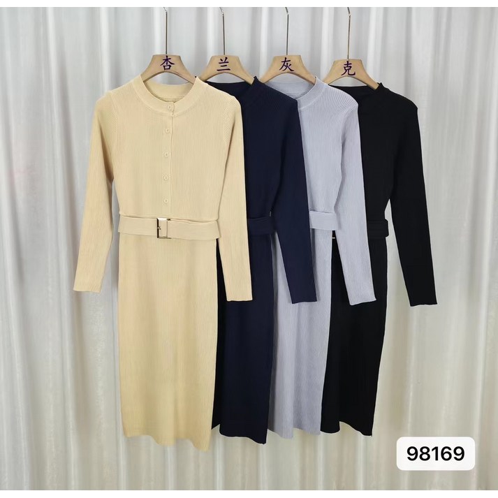 분위기 라운드 싱글 버클에 벨트로 날씬해 보이는 원피스