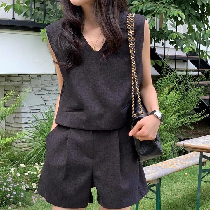 CABULE 여름 여성용 크롭 V넥 나시 + 핀턱 와이드 반바지 투피스 세트