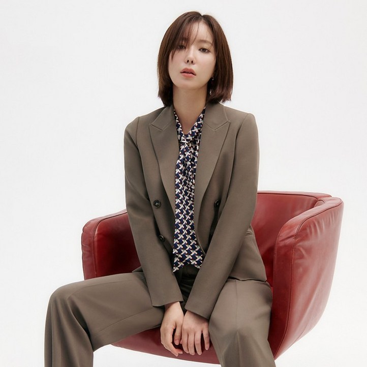 베스띠벨리본사 베스띠벨리 피크드 더블 크롭 자켓 BHJAI1113