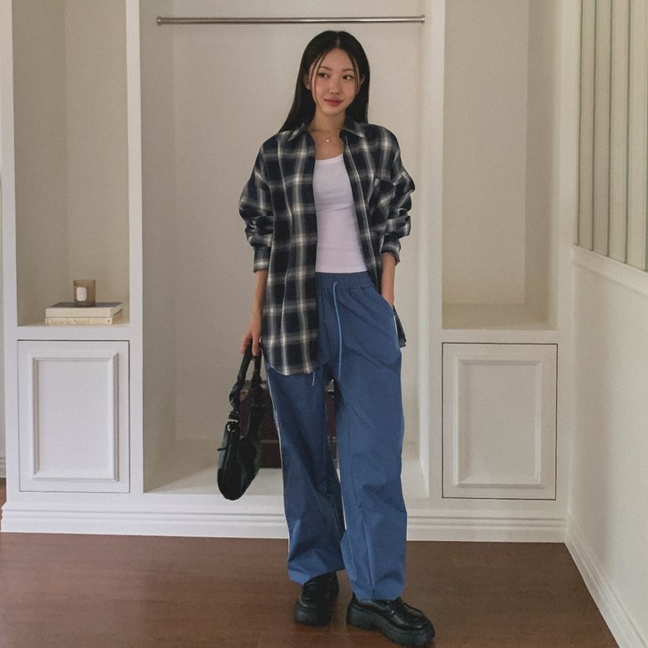 시크블랙 여성용 아라에 허리밴딩 스토퍼 더블 트랙 일자핏 와이드 팬츠 cppt14403k48