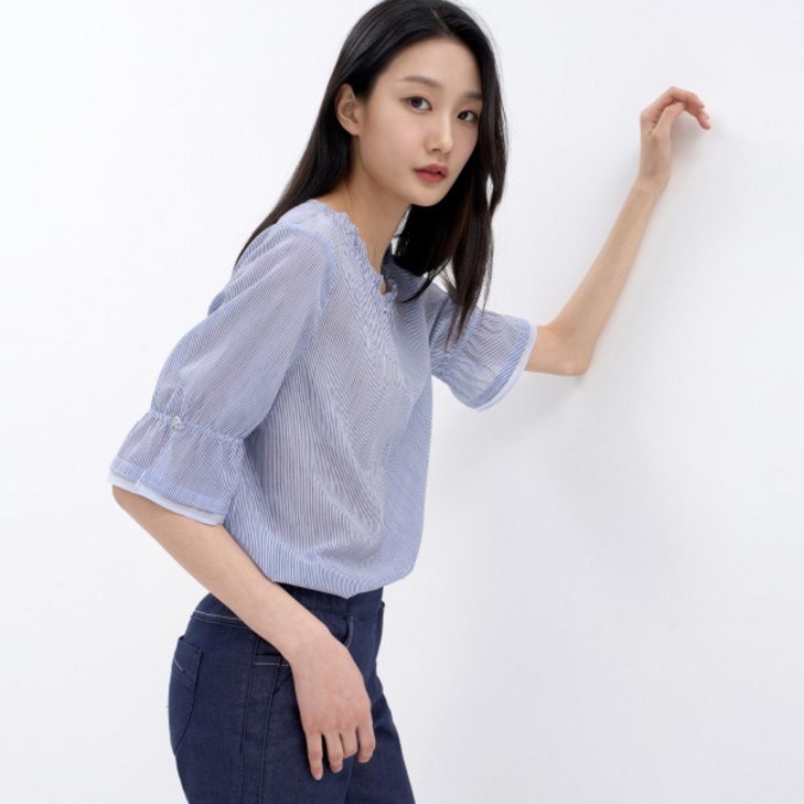 지센 잔스트라이프 프릴넥 셔츠 LFWSN408 BL 지센 잔스트라이프 프릴넥 셔츠 LFWSN408 BL